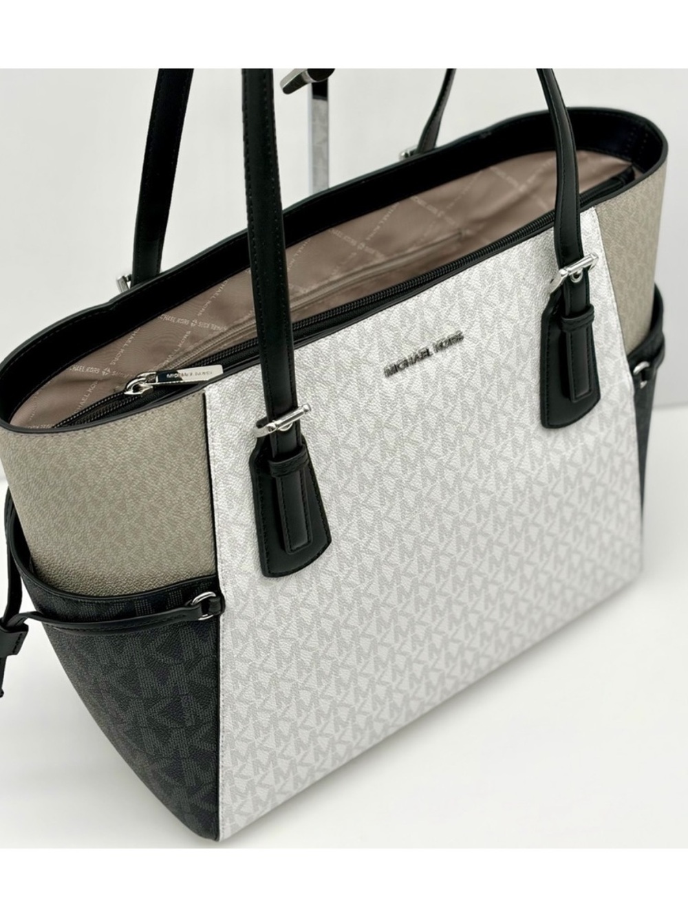 MICHAEL KORS Voyager Large Color-Block Signature Logo Tote Shoulder Bag - Picture 10 of 12